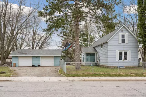 Exterior - 305 3rd Ave SE, Milaca, MN 56353 photo 9 of 12