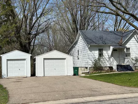 703 5th St E, Glencoe, MN 55336