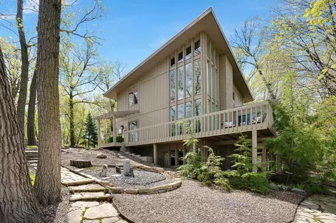 9052 W Bush Lake Rd, Bloomington, MN 55438