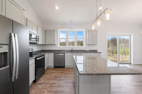 Kitchen - 2124 21st Ave, Baldwin, WI 54002 photo 5 of 7
