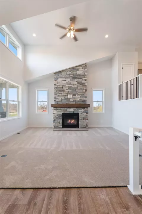 Living - 2124 21st Ave, Baldwin, WI 54002 photo 2 of 7