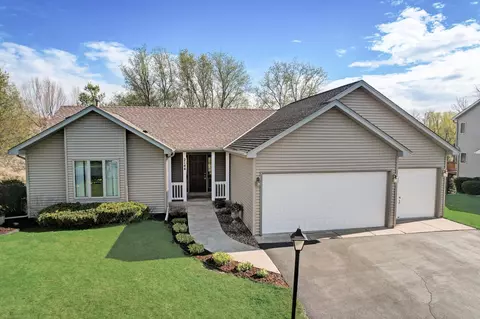 2144 Grimm Rd, Chaska, MN 55318