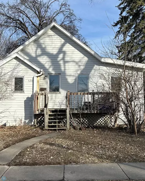 520 15th St S, Fargo, ND 58103