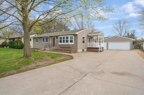 2092 County Road F E, White Bear Lake, MN 55110