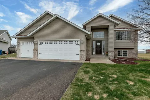 1716 Pear Ct NE, Sauk Rapids, MN 56379