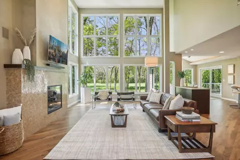 8913 Stratford Xing, Brooklyn Park, MN 55443