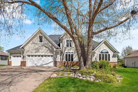 305 Wyndham Cir E, New Brighton, MN 55112
