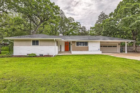 1560 Winnetka Ave N, Golden Valley, MN 55427