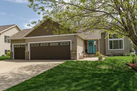 4673 White Pine Dr NW, Rochester, MN 55901