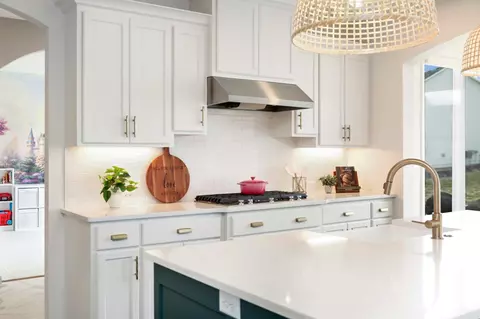 Kitchen - 2477 Keystone Ave NE, Saint Michael, MN 55376 photo 6 of 8
