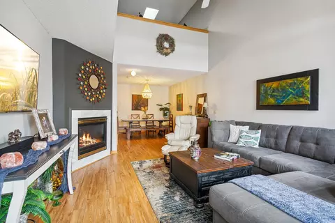 1689 Pebble Ter, Shakopee, MN 55379