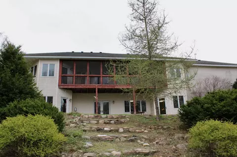 905 Fremont St E, Waterville, MN 56096