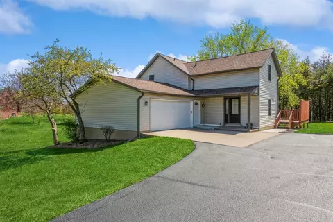 858 Bradley Dr, Hudson, WI 54016