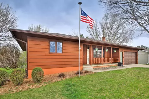 1416 Wellington Cres, Faribault, MN 55021