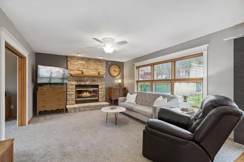 1040 Dorland Rd S, Maplewood, MN 55119