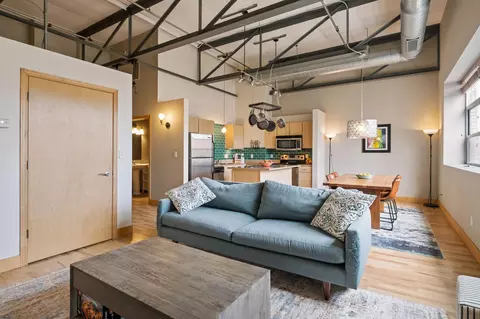 111 E Franklin Ave #304, Minneapolis, MN 55404