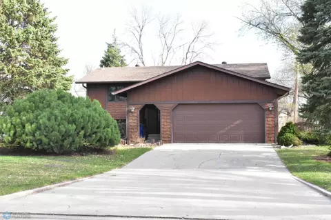 334 Dale Ave, Moorhead, MN 56560