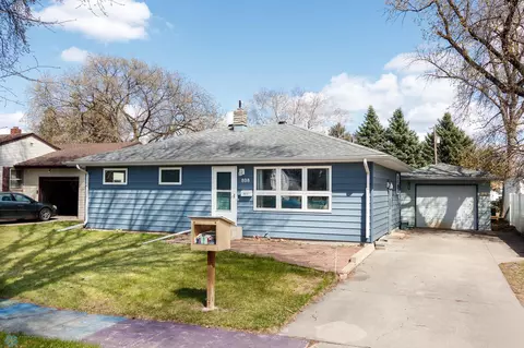 808 18th St N, Moorhead, MN 56560
