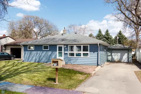 808 18th St N, Moorhead, MN 56560