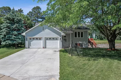 115 Muirfield Cir, Norwood Young America, MN 55397
