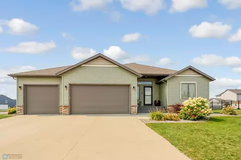 3593 49 St S, Fargo, ND 58104