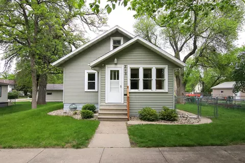 715 Franklin St SW, Hutchinson, MN 55350