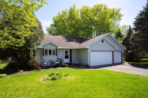 879 Mcdiarmid Dr, Hudson, WI 54016