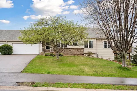 143 Wedgewood Dr, Mahtomedi, MN 55115