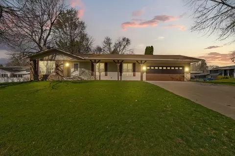 18 Mitchell Dr, Faribault, MN 55021