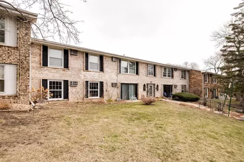829 Old Settlers Trl #1, Hopkins, MN 55343