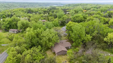 372 Krattley Ln, Hudson, WI 54016