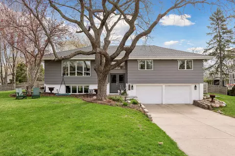 412 Clover Ln, Golden Valley, MN 55422
