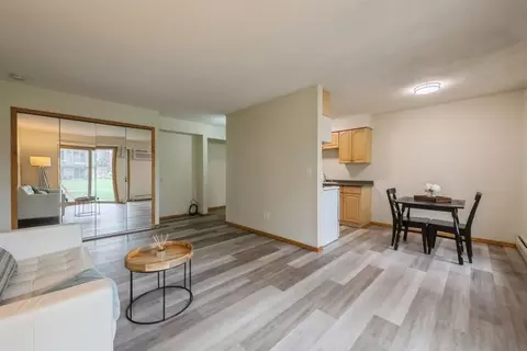 909 11th Ave S #2, Hopkins, MN 55343