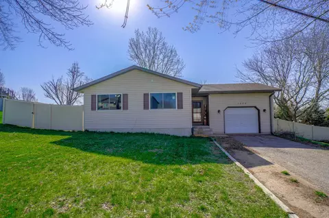 1409 Glenridge Dr, Prescott, WI 54021