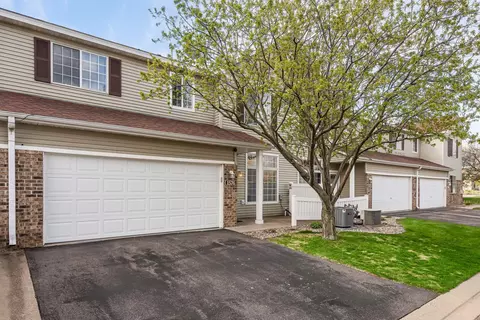 1576 Hummingbird St, Shakopee, MN 55379