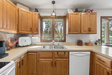 1659 Buckingham Path, Faribault, MN 55021 photo 17