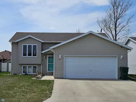 1919 12th St N, Wahpeton, ND 58075