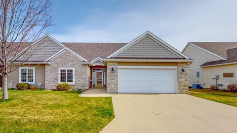 2443 Coral Ridge Pl NE, Rochester, MN 55906