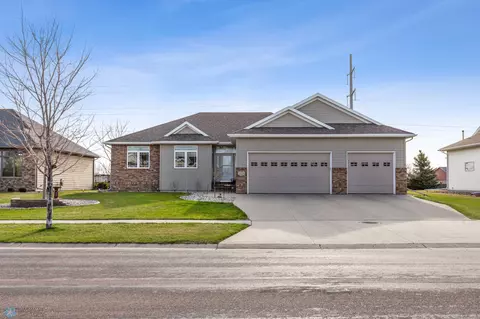 4274 58th St S, Fargo, ND 58104