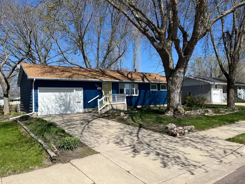 1032 S State St, Fairmont, MN 56031