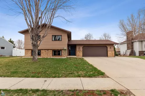 3838 15th St S, Fargo, ND 58104