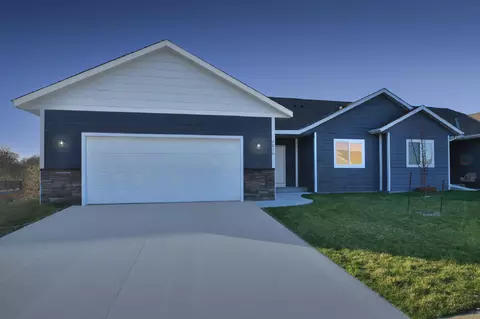 2010 13th St NW, Faribault, MN 55021