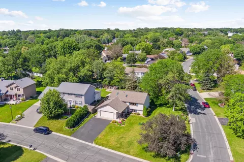 916 Southwind Dr, Burnsville, MN 55306