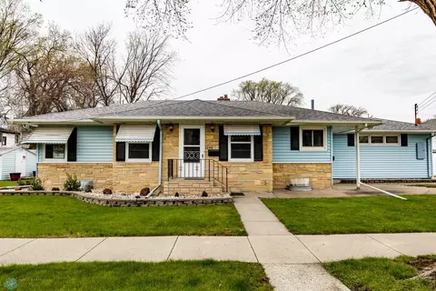 1246 11th St N, Fargo, ND 58102