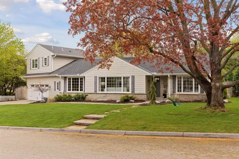 4005 Wood End Dr, Edina, MN 55424