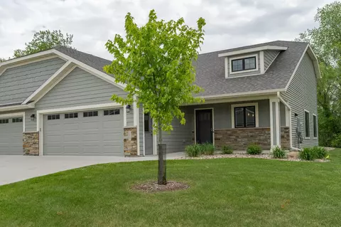 2477 Hadley Hills Dr NE, Rochester, MN 55906