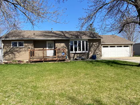 483 High St, Emmons, MN 56029