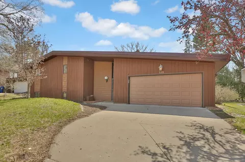 2112 Folwell Ave, Falcon Heights, MN 55108