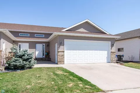4460 53rd St S, Fargo, ND 58104