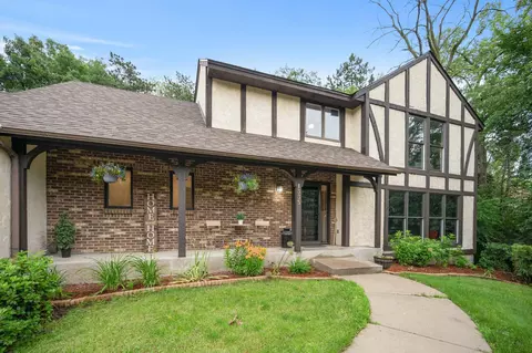 1335 Waterford Rd, Woodbury, MN 55125